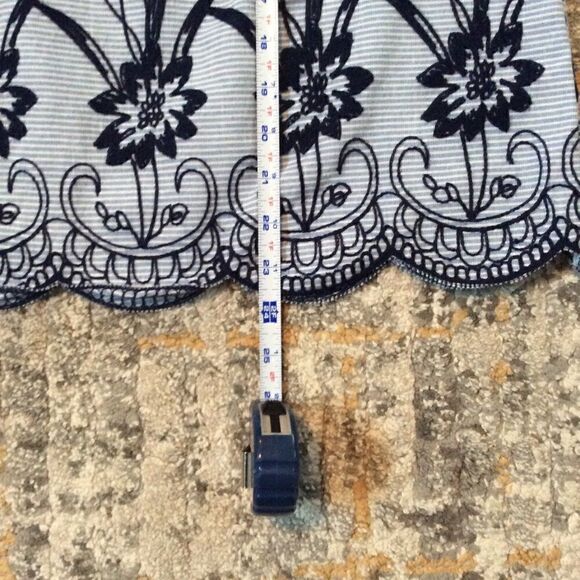 SKIES ARE BLUE SUPER CUTE EMBROIDERED TOP! SIZE S - Picture 7 of 9